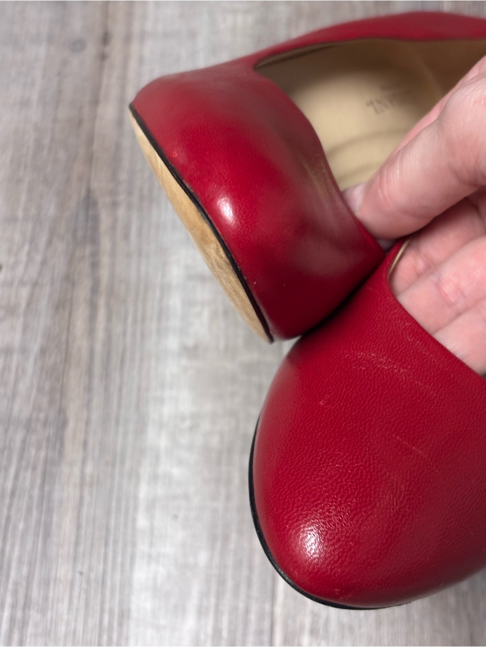Lumiani Red Italian Leather Classic Round Toe Pumps - Picture 3 of 8